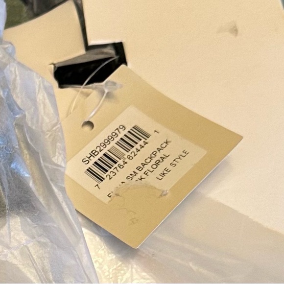 Brand New with tags Fossil purse. - Picture 4 of 4